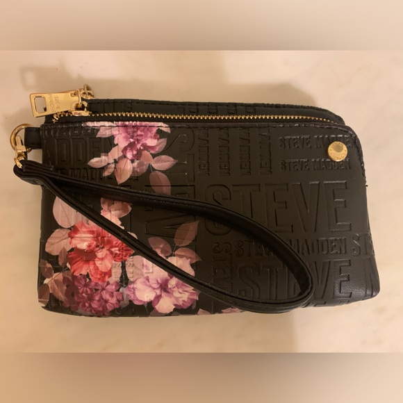 Steve Madden Women's Btrell Wristlet Black Floral Embossed, One Size EUC - Picture 2 of 6